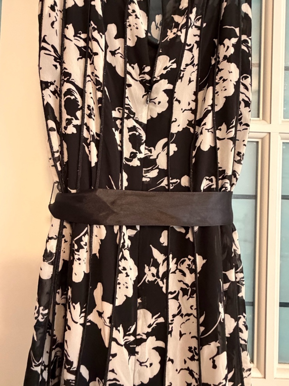 Jessica Howard Black and White Floral Pleated Midi Dress with Sash - Picture 3 of 6